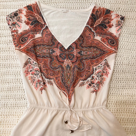 Bohemian style, Short cap sleeves, V neck, tie waist. Sophisticated casual piece - Picture 1 of 6